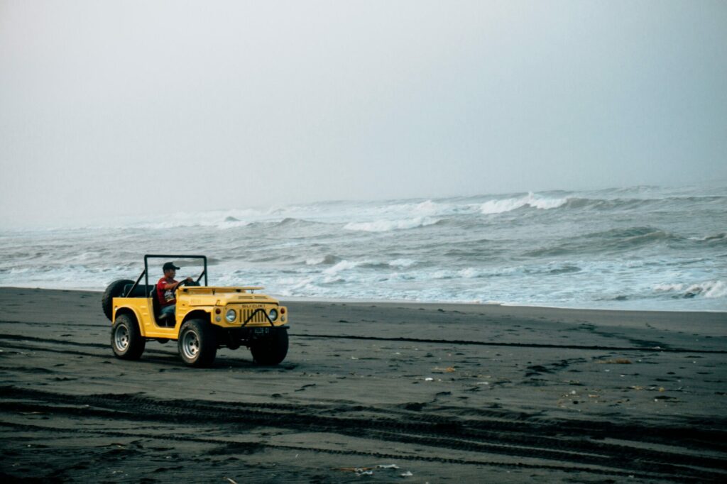 Jeep di pantai parangtritis